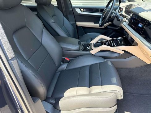 Certified 2024 Porsche Cayenne AWD/4WD image 16