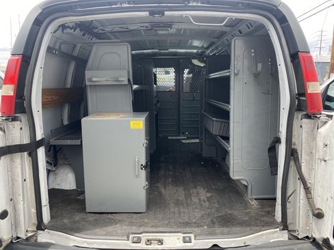 Used 2014 Chevrolet Express 2500 w/ Cold Climate Package RWD image 13