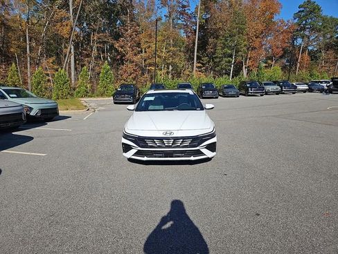 New 2025 Hyundai Elantra Limited w/ Cargo Package FWD image 11
