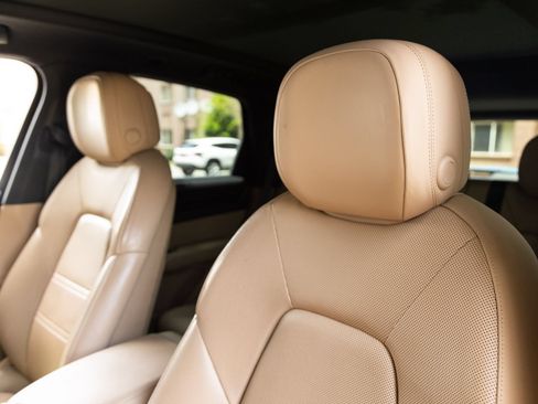 Certified 2023 Porsche Cayenne AWD/4WD image 22