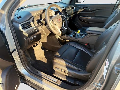 Used 2023 GMC Acadia SLT image 29