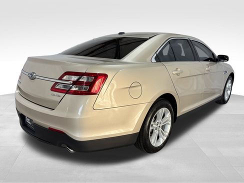 Used 2018 Ford Taurus SE image 6