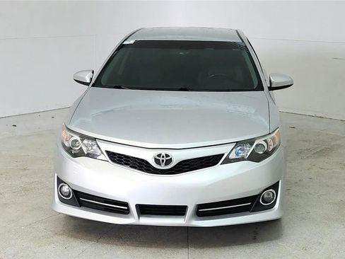Used 2012 Toyota Camry SE FWD image 2