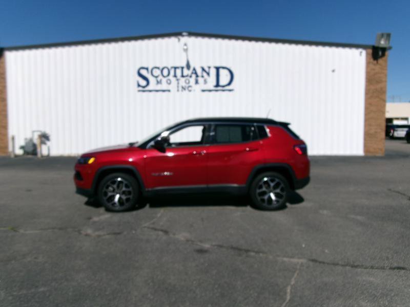 Used 2025 Jeep Compass Limited AWD/4WD image 4