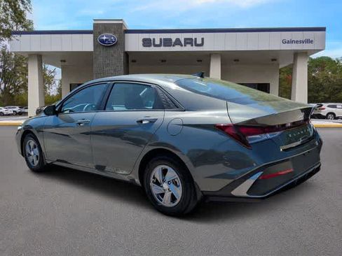 Used 2025 Hyundai Elantra SE image 4