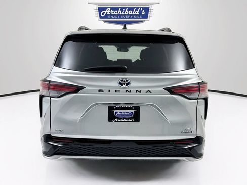 Used 2024 Toyota Sienna XSE AWD/4WD image 7