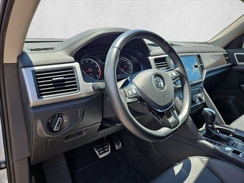 Used 2019 Volkswagen Atlas SE w/ Panoramic Sunroof Package FWD image 10