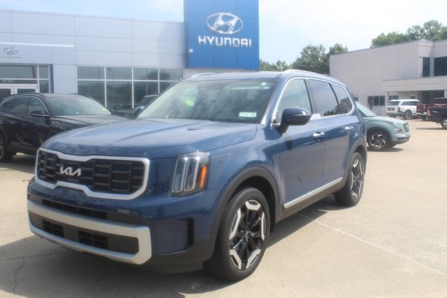 Used 2024 Kia Telluride S w/ S Sunroof Package FWD image 1