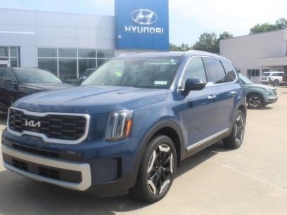 Used 2024 Kia Telluride S w/ S Sunroof Package