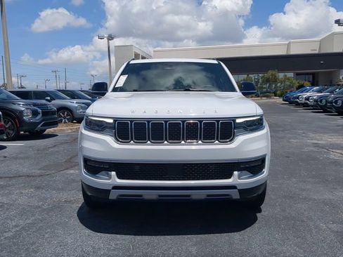 Used 2024 Jeep Wagoneer Series II w/ Flexible Seating Group RWD image 3
