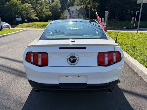 Used 2010 Ford Mustang GT RWD image 4