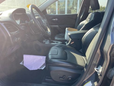 Used 2020 Jeep Cherokee Latitude Plus image 29