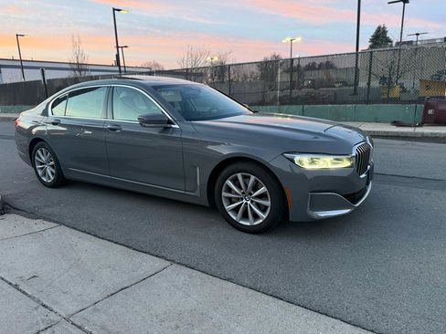 Used 2022 BMW 740i xDrive w/ Premium Package AWD/4WD image 2