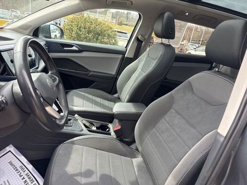 Used 2022 Volkswagen Taos SE w/ Panoramic Sunroof Package image 25