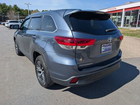 Used 2019 Toyota Highlander LE AWD/4WD image 3