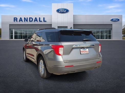 Used 2021 Ford Explorer XLT RWD image 4