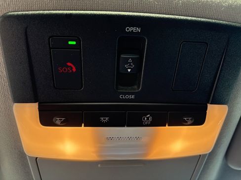 Used 2021 Nissan Sentra SR w/ SR Premium Package image 31