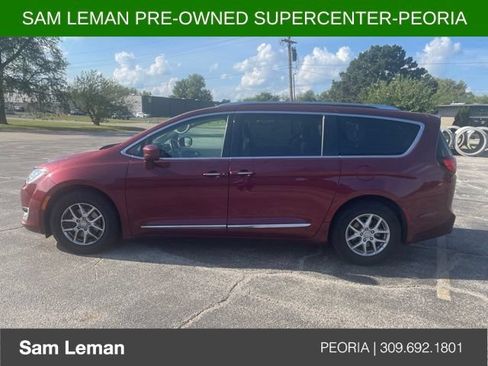 Used 2020 Chrysler Pacifica Touring-L FWD image 6