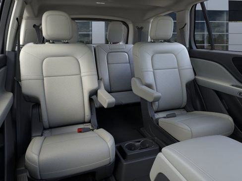 New 2026 Lincoln Aviator Premiere image 11