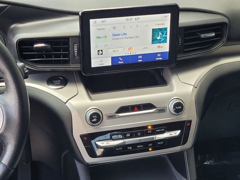 Used 2022 Ford Explorer XLT image 15