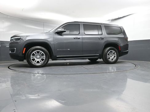 Used 2024 Jeep Wagoneer 2WD image 31