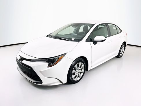Used 2024 Toyota Corolla LE image 3