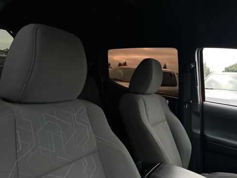 Used 2019 Toyota Tacoma TRD Sport image 18