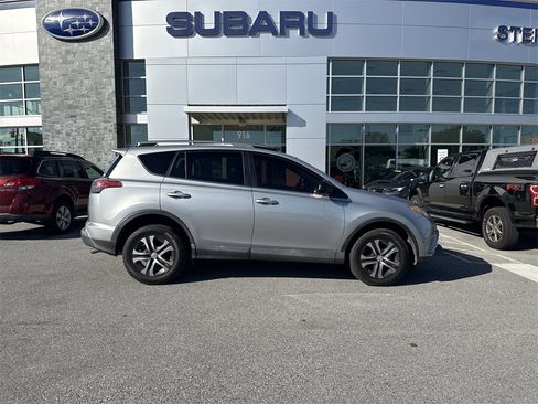 Used 2018 Toyota RAV4 LE image 8