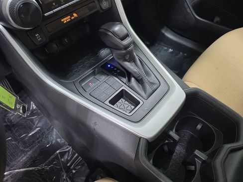 Used 2022 Toyota RAV4 LE AWD/4WD image 25