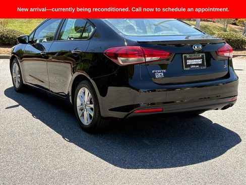Used 2017 Kia Forte S image 4