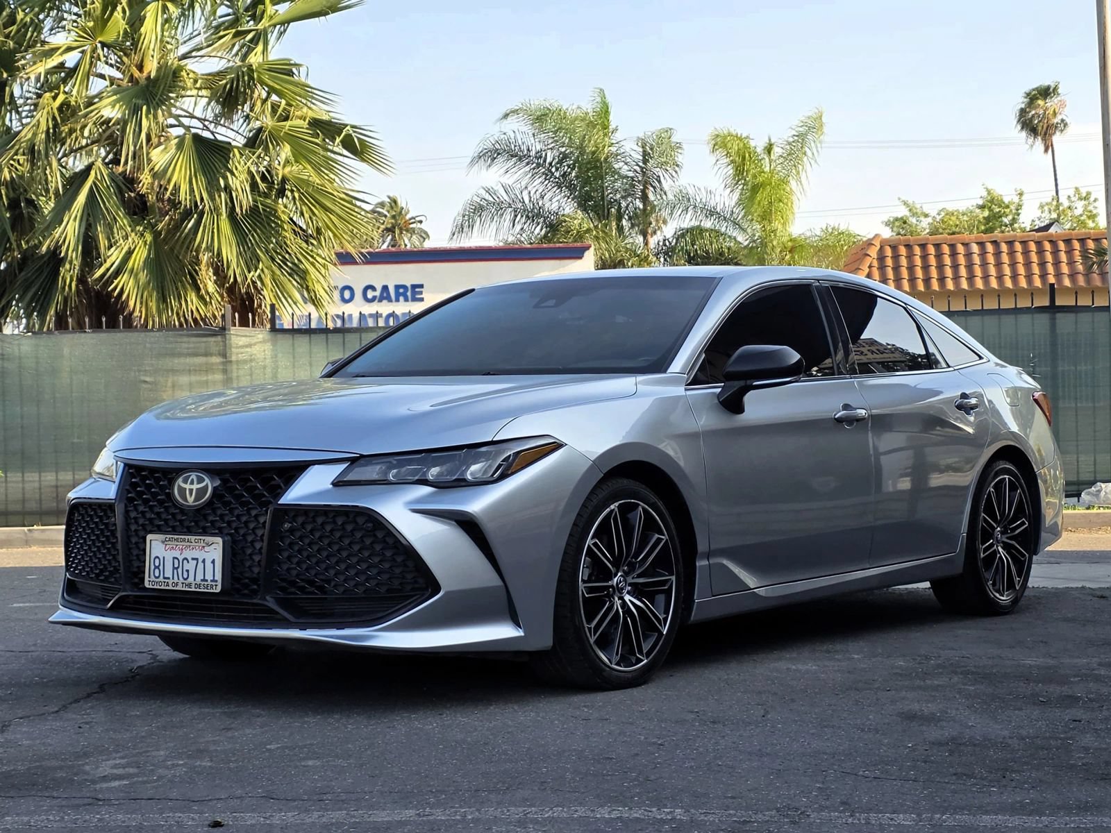 Used 2019 Toyota Avalon XSE w/ Preferred Accessory Package FWD image 1