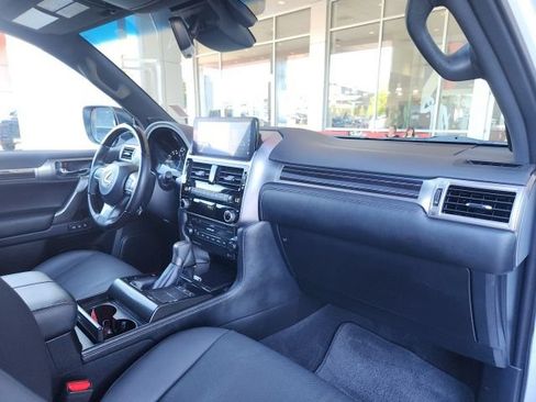 Used 2022 Lexus GX 460 Premium w/ Premium Package AWD/4WD image 29