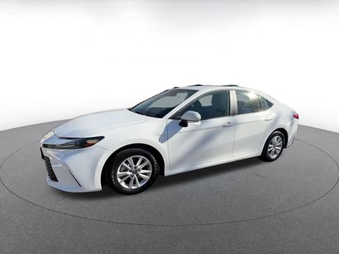 Used 2025 Toyota Camry LE image 8