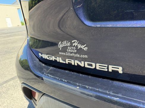 Used 2023 Toyota Highlander LE FWD image 12