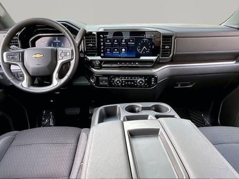 Used 2025 Chevrolet Silverado 2500 LT w/ Convenience Package image 7