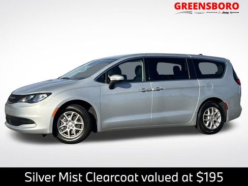 Used 2023 Chrysler Voyager LX image 1