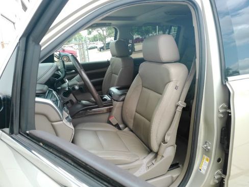 Used 2016 Chevrolet Suburban LT RWD image 6