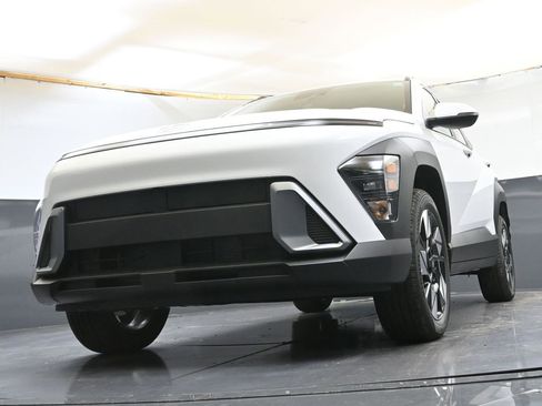 Certified 2025 Hyundai Kona SEL image 37