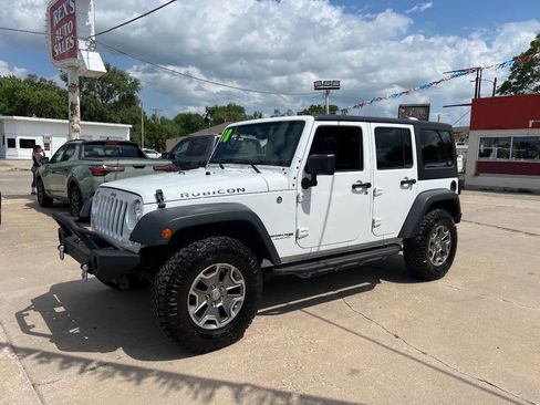 Used 2018 Jeep Wrangler Unlimited Rubicon w/ Max Tow Package AWD/4WD image 2