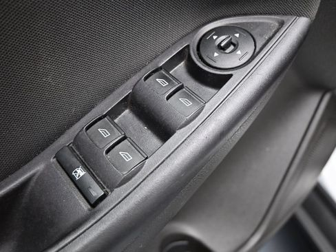 Used 2016 Ford Focus SE FWD image 11