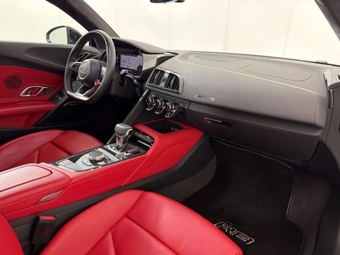 Used 2018 Audi R8 V10 RWD image 30