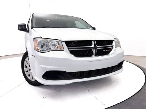 Used 2017 Dodge Grand Caravan SE w/ UConnect Hands-Free Group FWD image 5