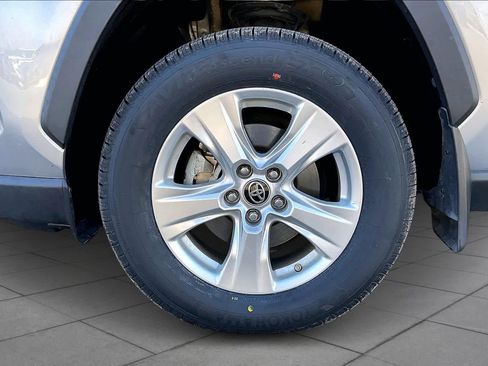 Used 2021 Toyota RAV4 LE image 11