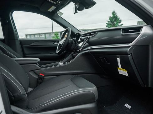 New 2025 Jeep Grand Cherokee L Laredo w/ Luxury Tech Group I image 10