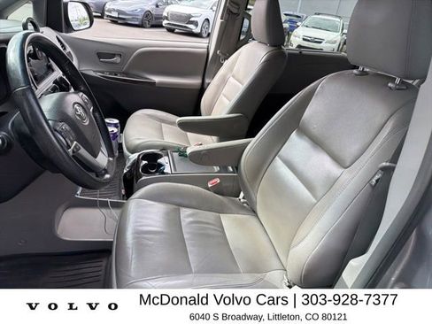 Used 2015 Toyota Sienna XLE w/ XLE Navigation Package FWD image 5