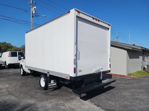 Used 2015 Ford E-350 and Econoline 350 Super Duty image 4