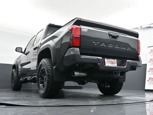 Used 2025 Toyota Tacoma TRD Off-Road image 33