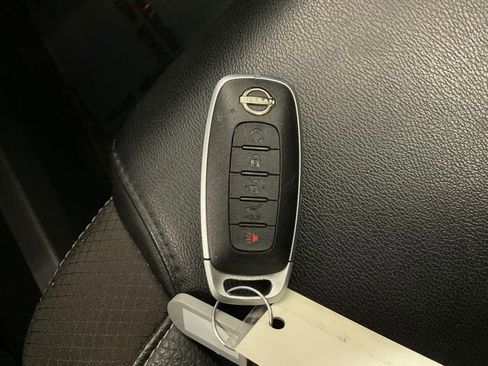 Used 2024 Nissan Pathfinder SL AWD/4WD image 28