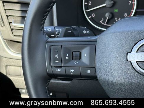 Used 2025 Nissan Rogue SV image 16