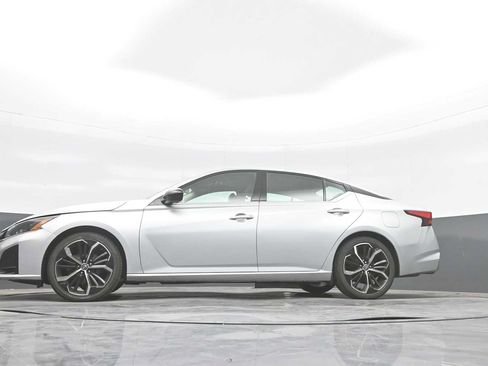 Used 2024 Nissan Altima 2.5 SR FWD image 32